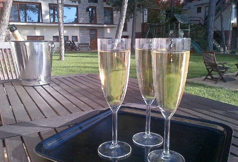 בית מלון כפרי Royal Mediterran