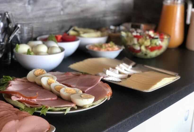 בית מלון כפרי Royal Mediterran