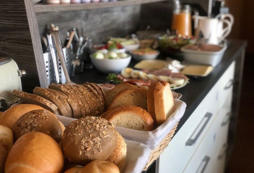 בית מלון כפרי Royal Mediterran