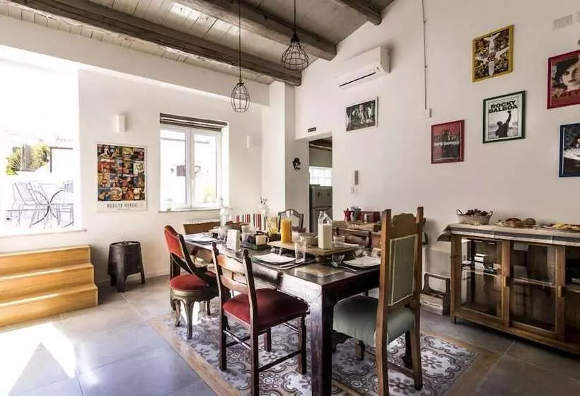 هتل Ad Hoc Rooms