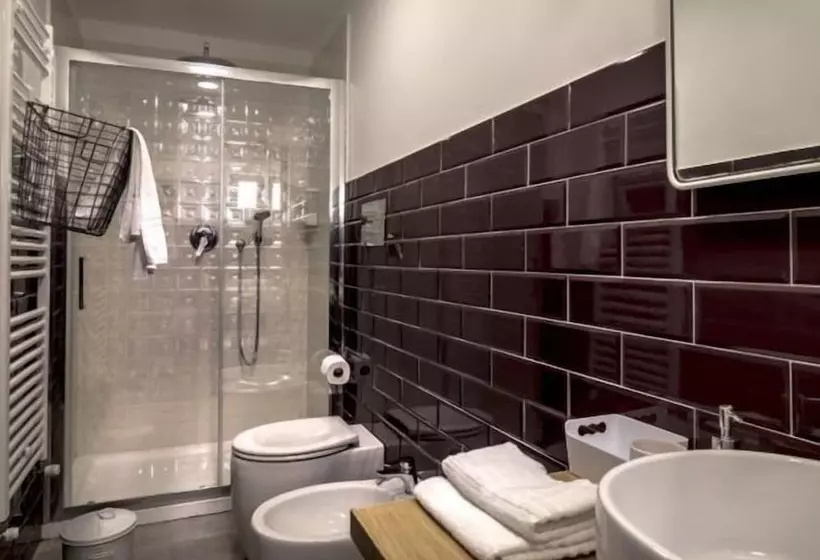 هتل Ad Hoc Rooms