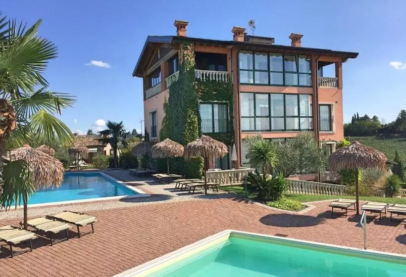 هتل Bertoletta Village Apartments