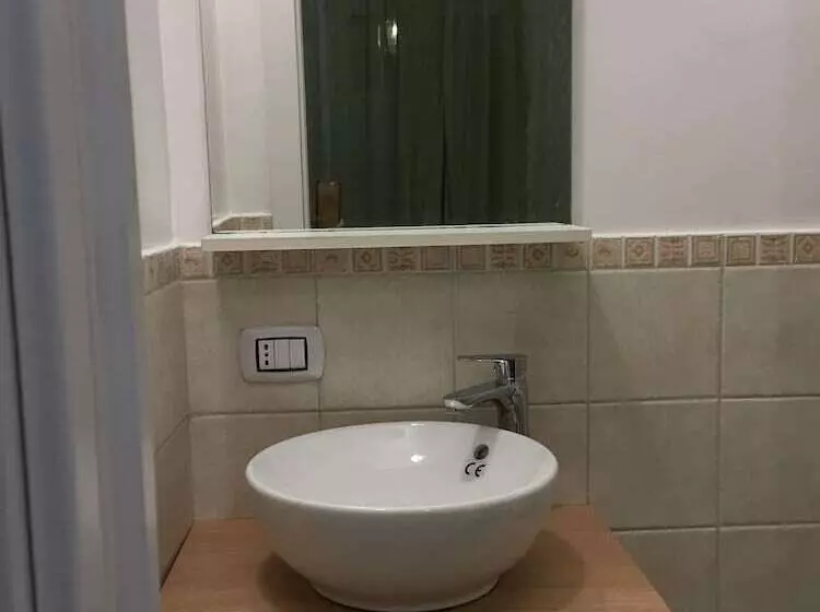 هتل Incanoa Inn