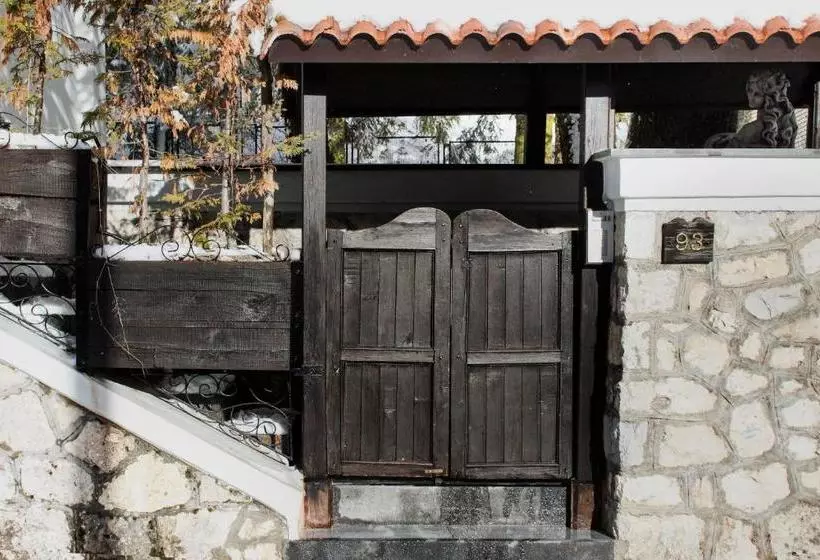 Hotelli Lhp Suite Villa Rivisondoli