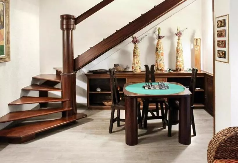 Hotelli Lhp Suite Villa Rivisondoli