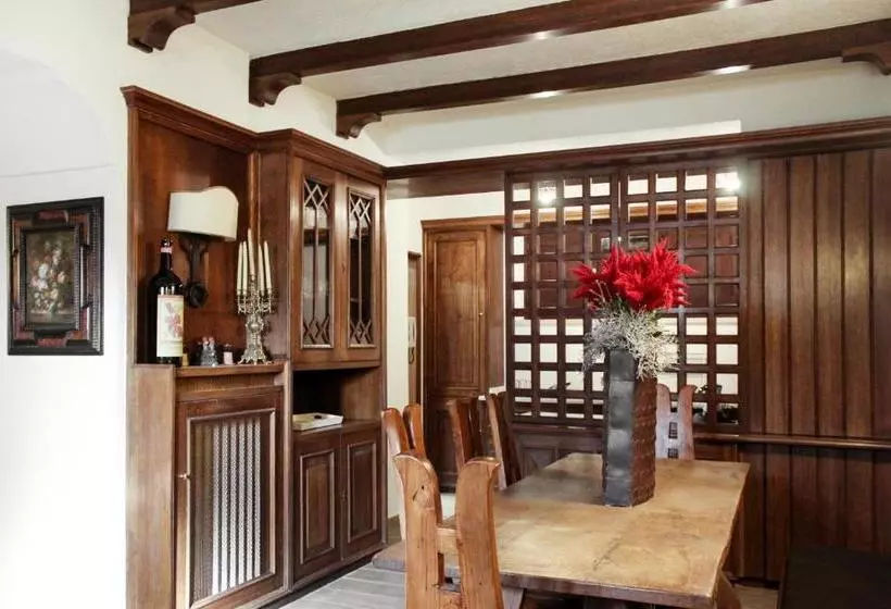 Hotelli Lhp Suite Villa Rivisondoli