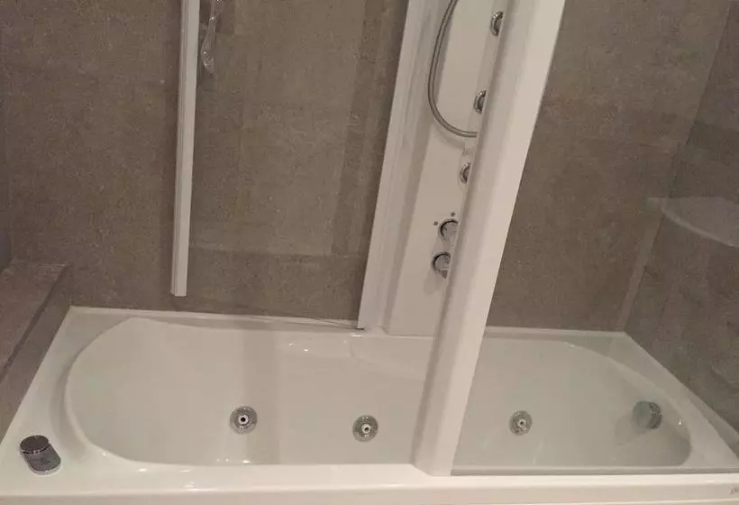 هتل The Arc Residence