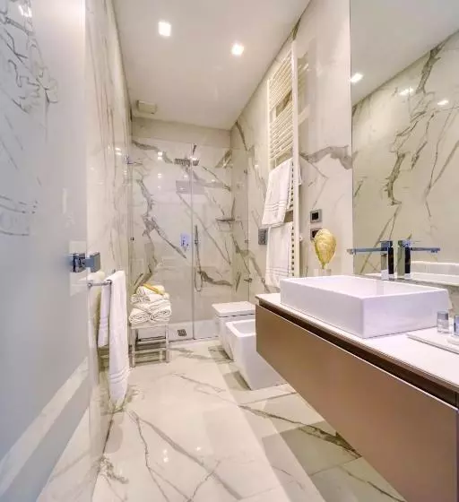 هتل Via Chiodo Luxury Rooms