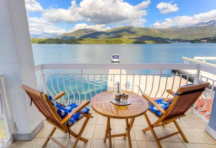 Aparthotel Villa Lav