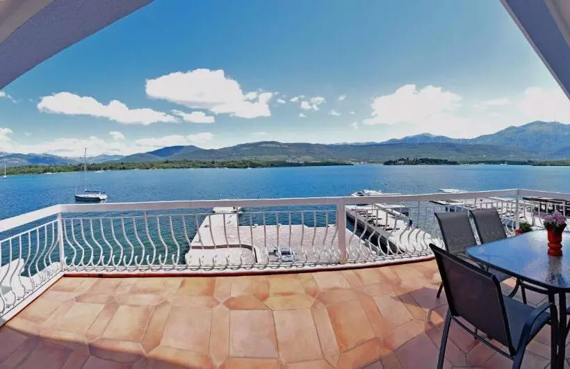 Aparthotel Villa Lav