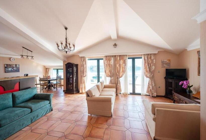 Aparthotel Villa Lav