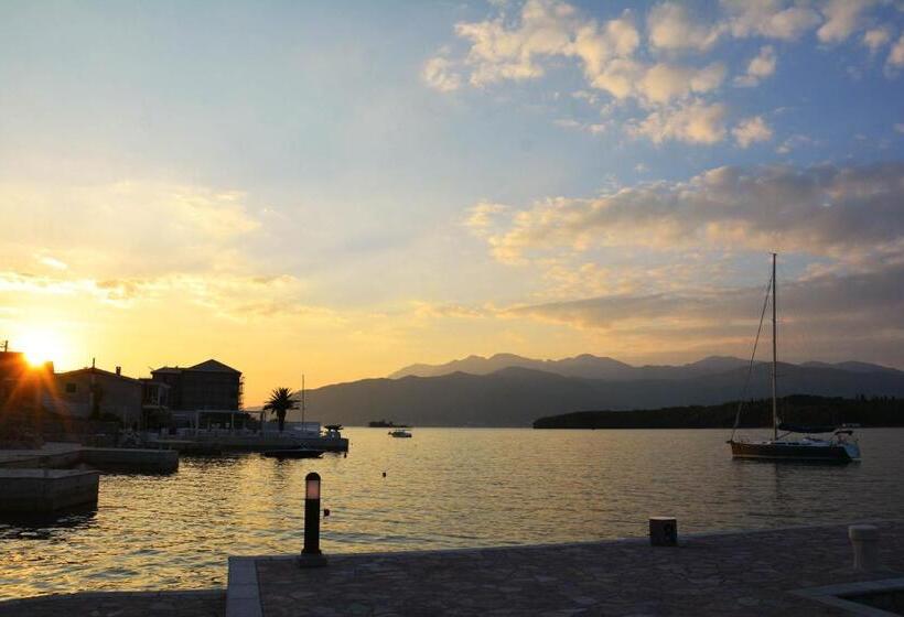 Aparthotel Villa Lav