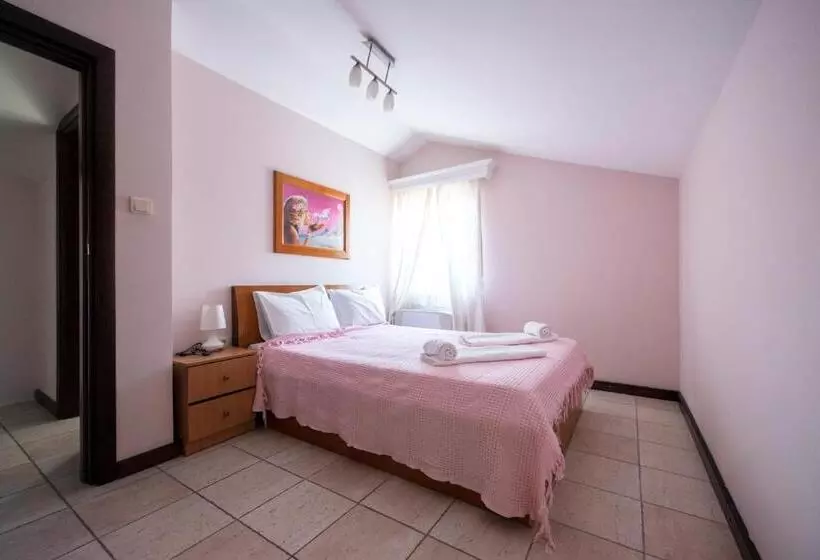 Aparthotel Villa Lav