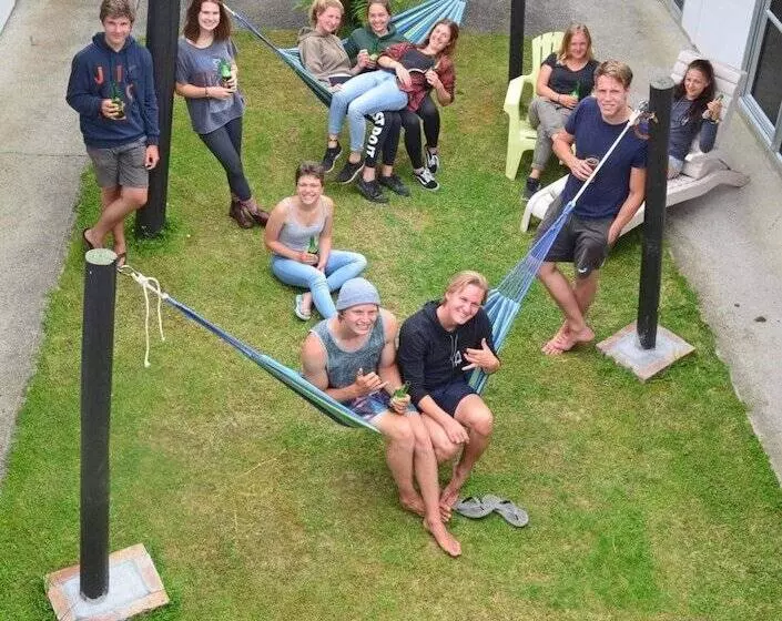 Hotelli Beachcomber Lodge & Backpacker