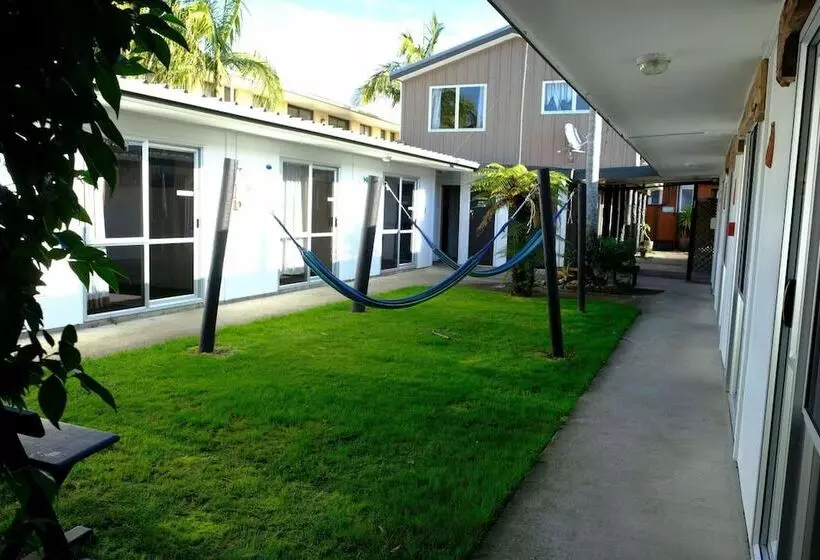 Hotelli Beachcomber Lodge & Backpacker