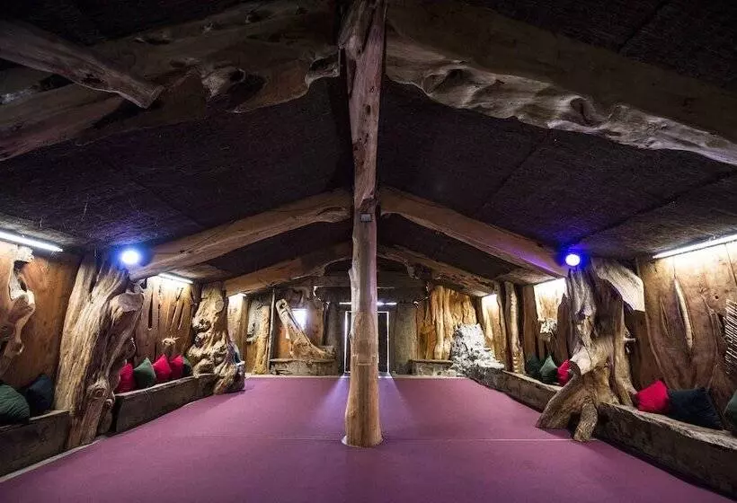 Hotelli Beachcomber Lodge & Backpacker