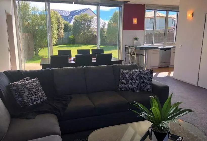 Hotelli Close To The Lake