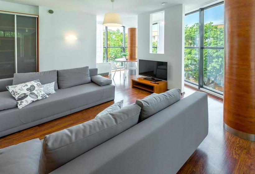 Otel Friendhouse Apartments - Apart