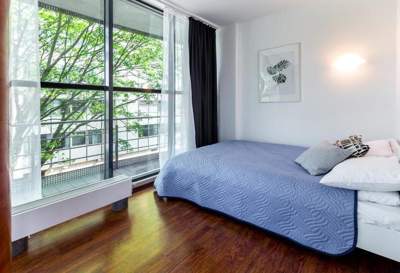 Otel Friendhouse Apartments - Apart