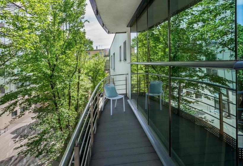 Otel Friendhouse Apartments - Apart