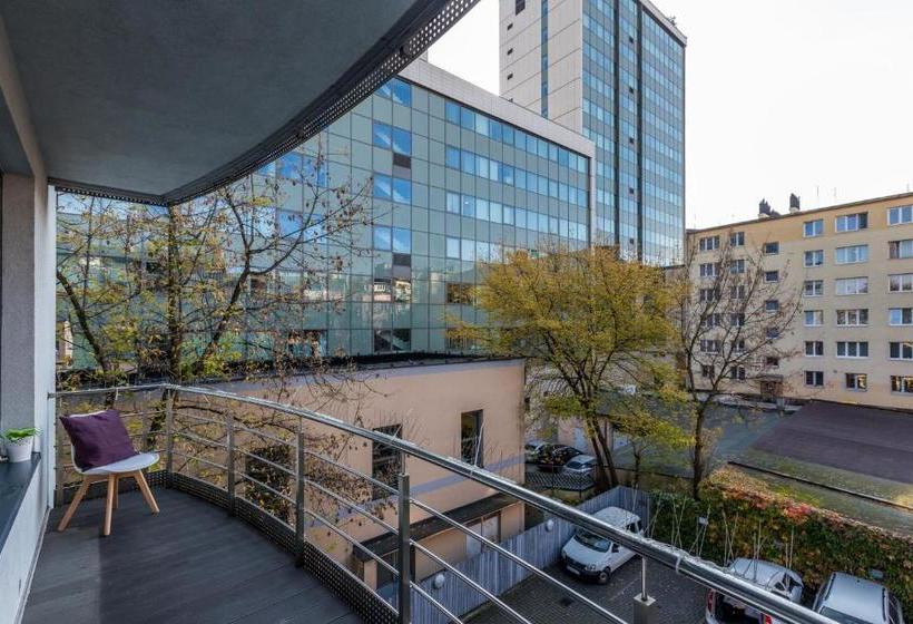 Otel Friendhouse Apartments - Apart