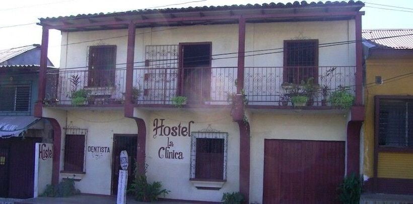 هتل Guesthouse La Clinica Hostel