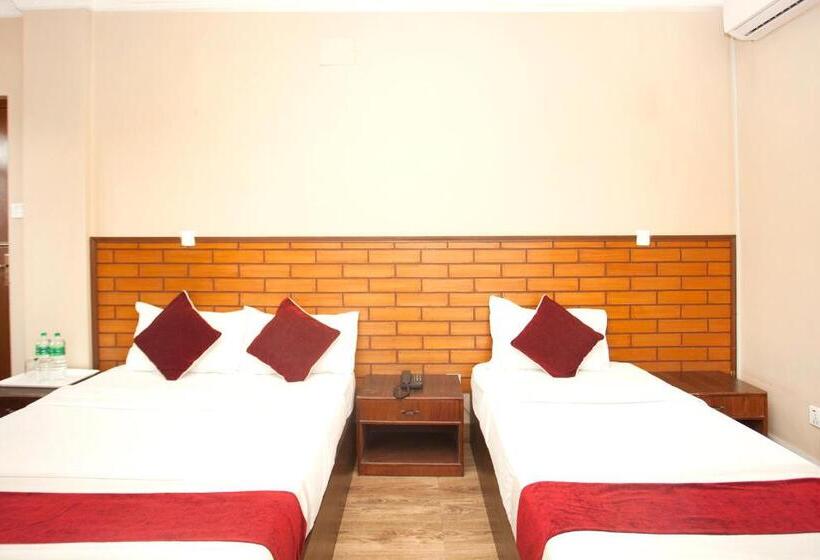 هتل Holiday Taj  Ltd