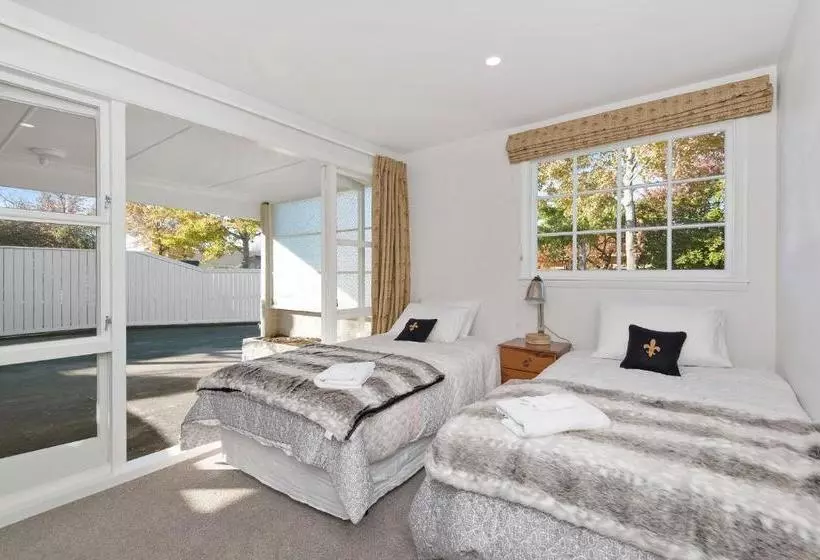 Hotelli Lynfield Villa