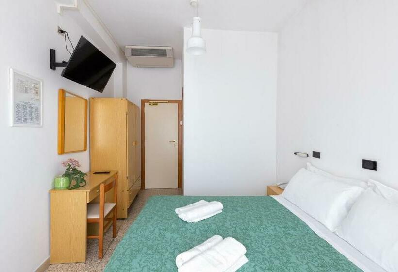 בית מלון כפרי Morena Riccione Centrale