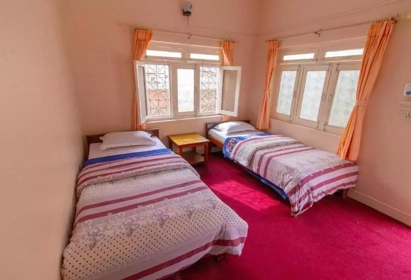 هتل New Tourist Guest House
