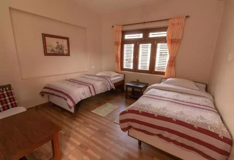 هتل New Tourist Guest House