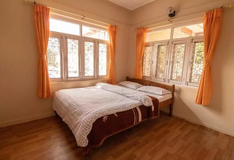 هتل New Tourist Guest House