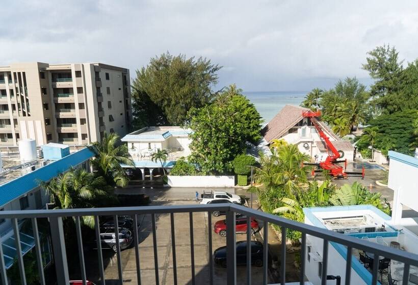 Отель Surfrider Resort