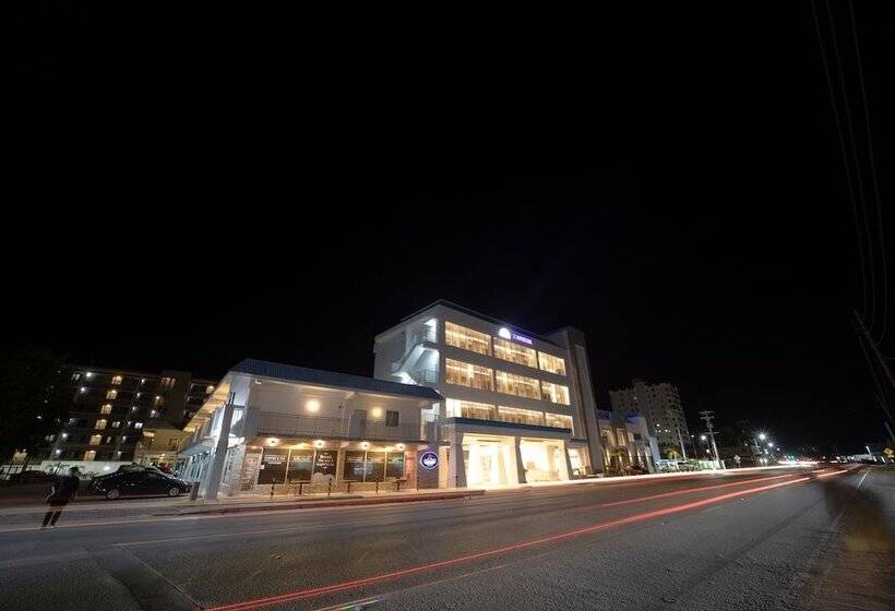 Отель Surfrider Resort