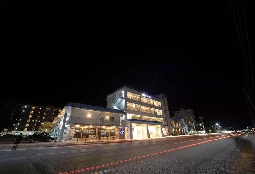 هتل Surfrider Resort