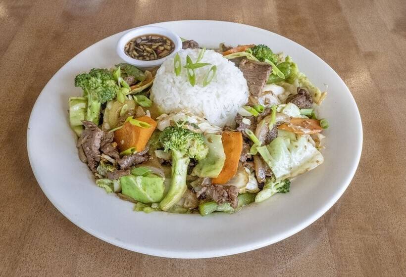 Отель Surfrider Resort