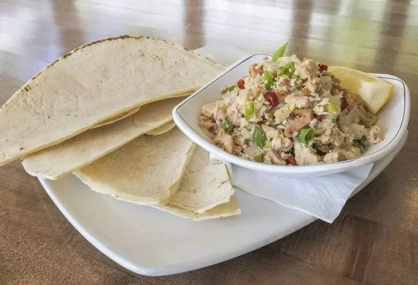 هتل Surfrider Resort