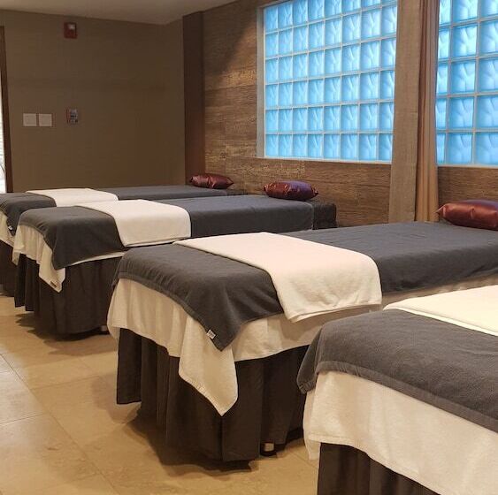 Отель Surfrider Resort