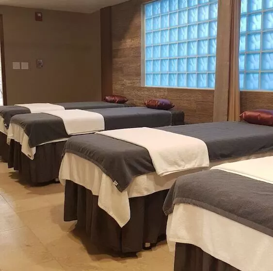 هتل Surfrider Resort