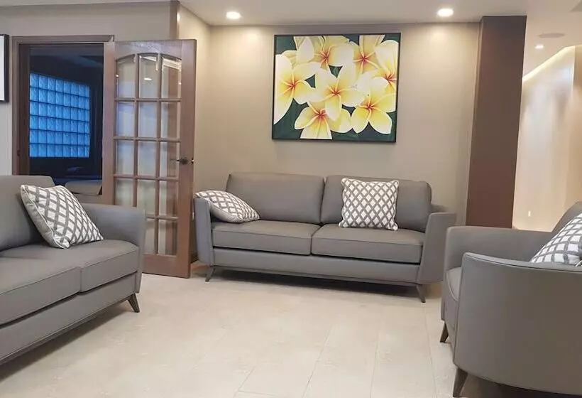 هتل Surfrider Resort