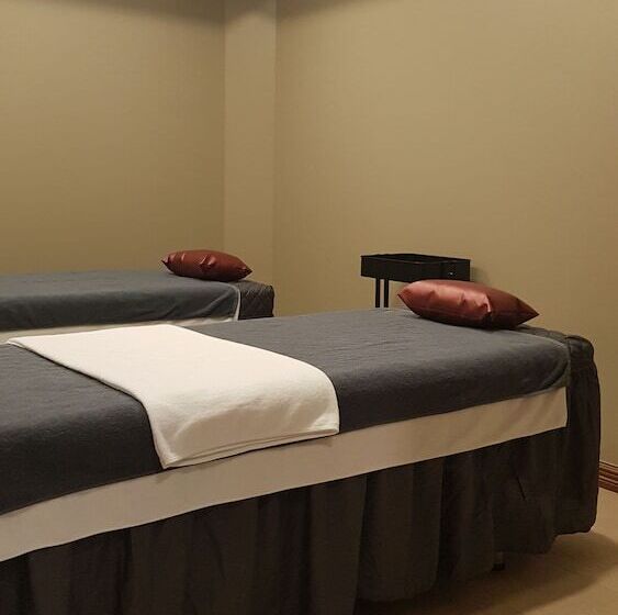 Отель Surfrider Resort