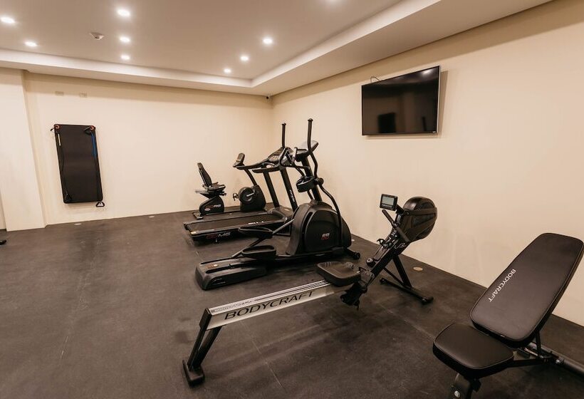 Отель Surfrider Resort