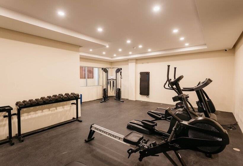 Отель Surfrider Resort