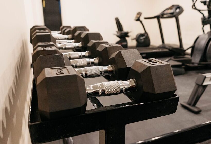 Отель Surfrider Resort