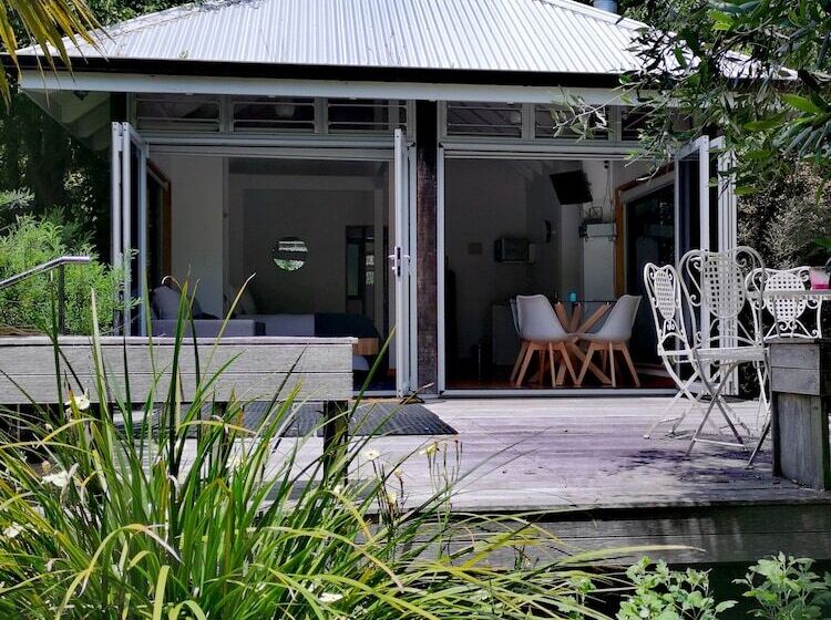 בית מלון כפרי The Waterlily Gardens