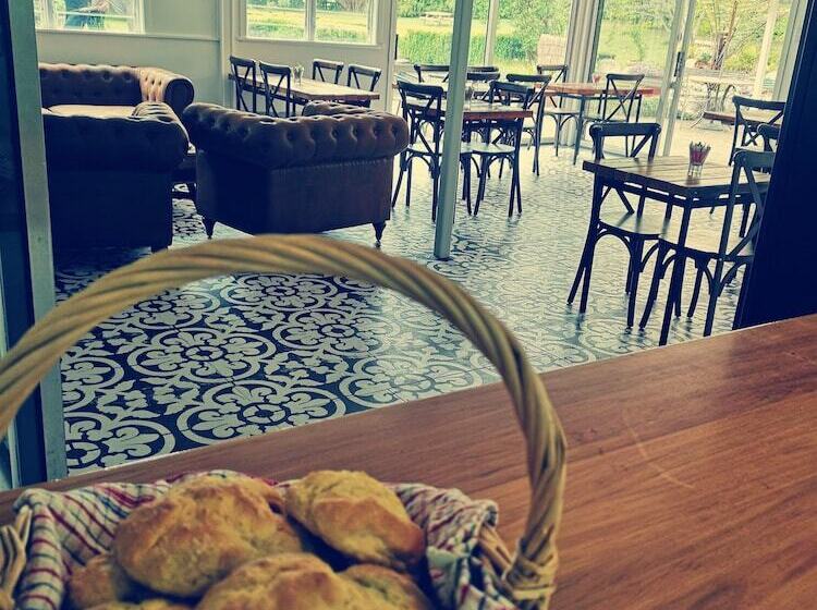 בית מלון כפרי The Waterlily Gardens