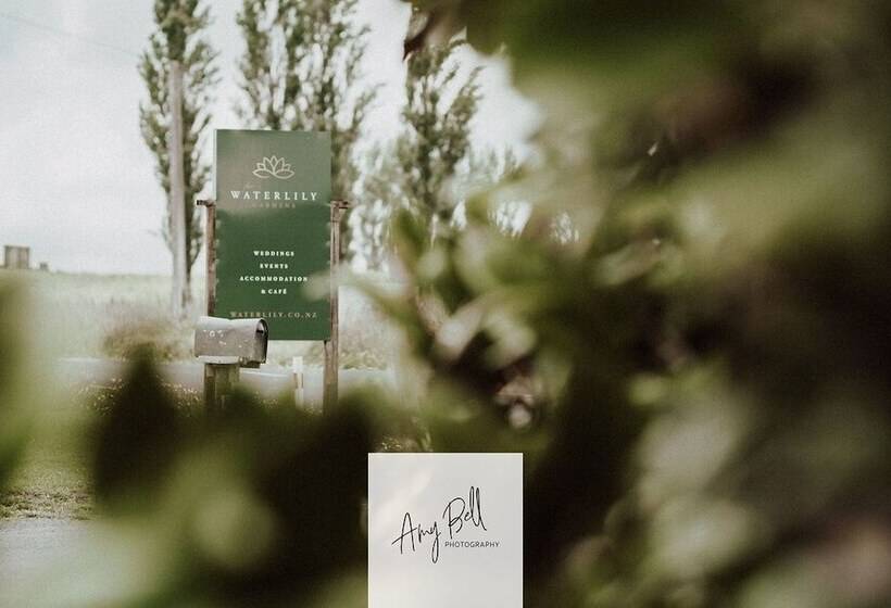 בית מלון כפרי The Waterlily Gardens