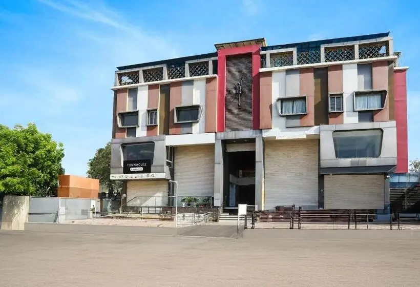 هتل Super Townhouse Indravihar Formerly Shaily Royal