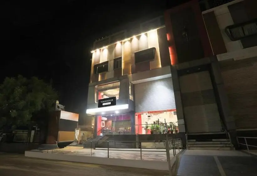 هتل Super Townhouse Indravihar Formerly Shaily Royal