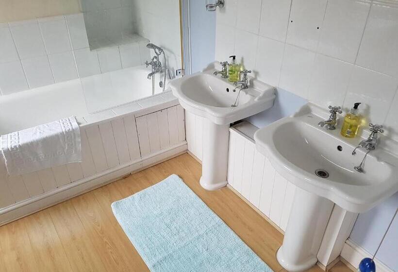 فندق Cherry End Bed And Breakfast